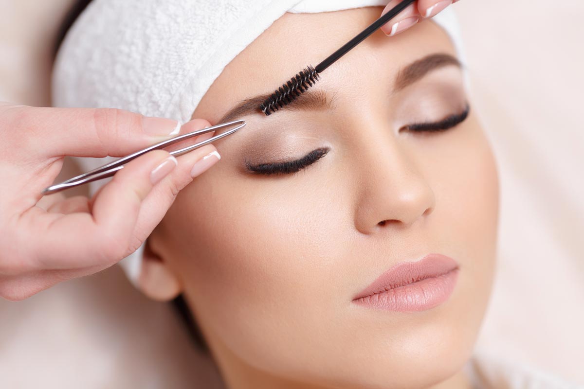 Augenblick Kosmetik Augenbehandlungen: Augenbrauen zupfen